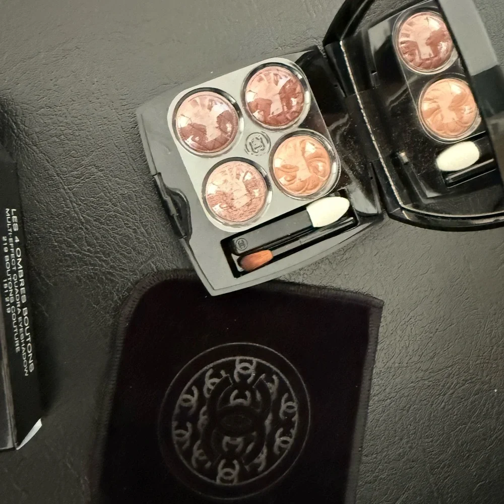 CHANEL NEW Limited edition LES 4 OMBRES BOUTONS 219 - BOUTONS COUTURE